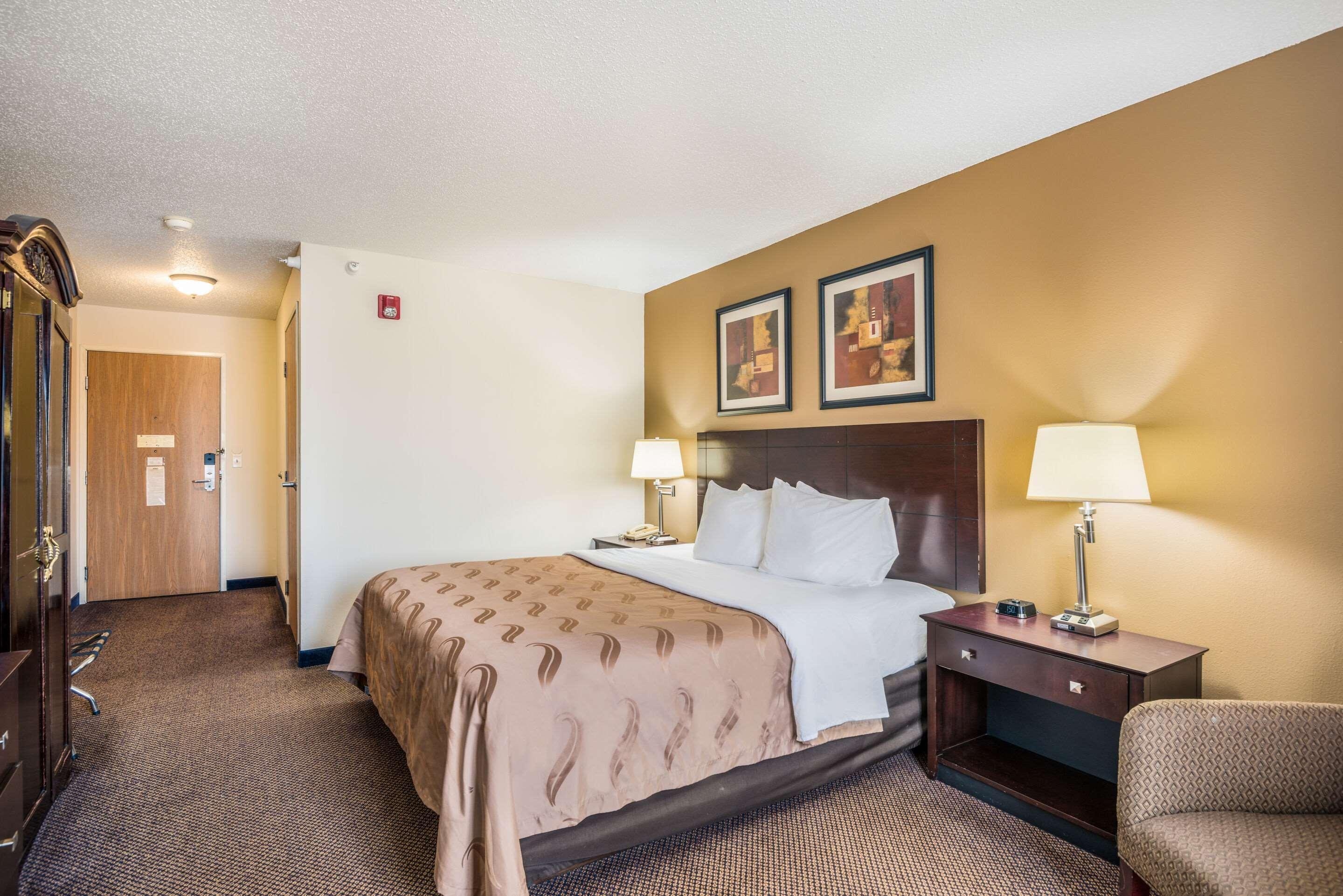 Quality Inn & Suites Eldridge Davenport North מראה חיצוני תמונה