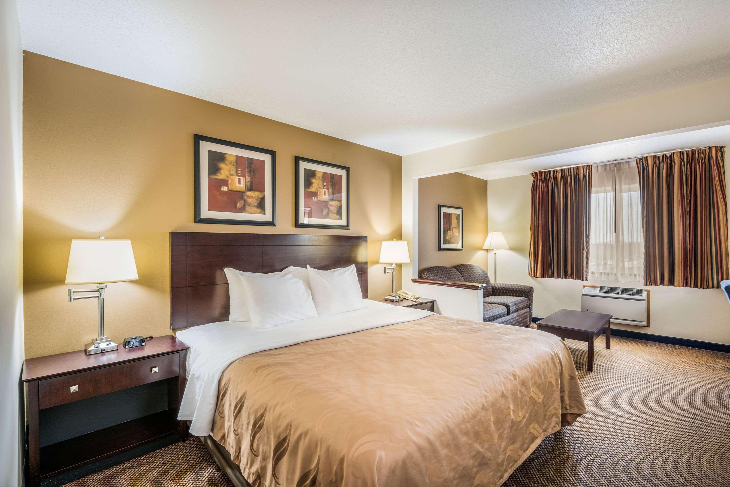 Quality Inn & Suites Eldridge Davenport North מראה חיצוני תמונה