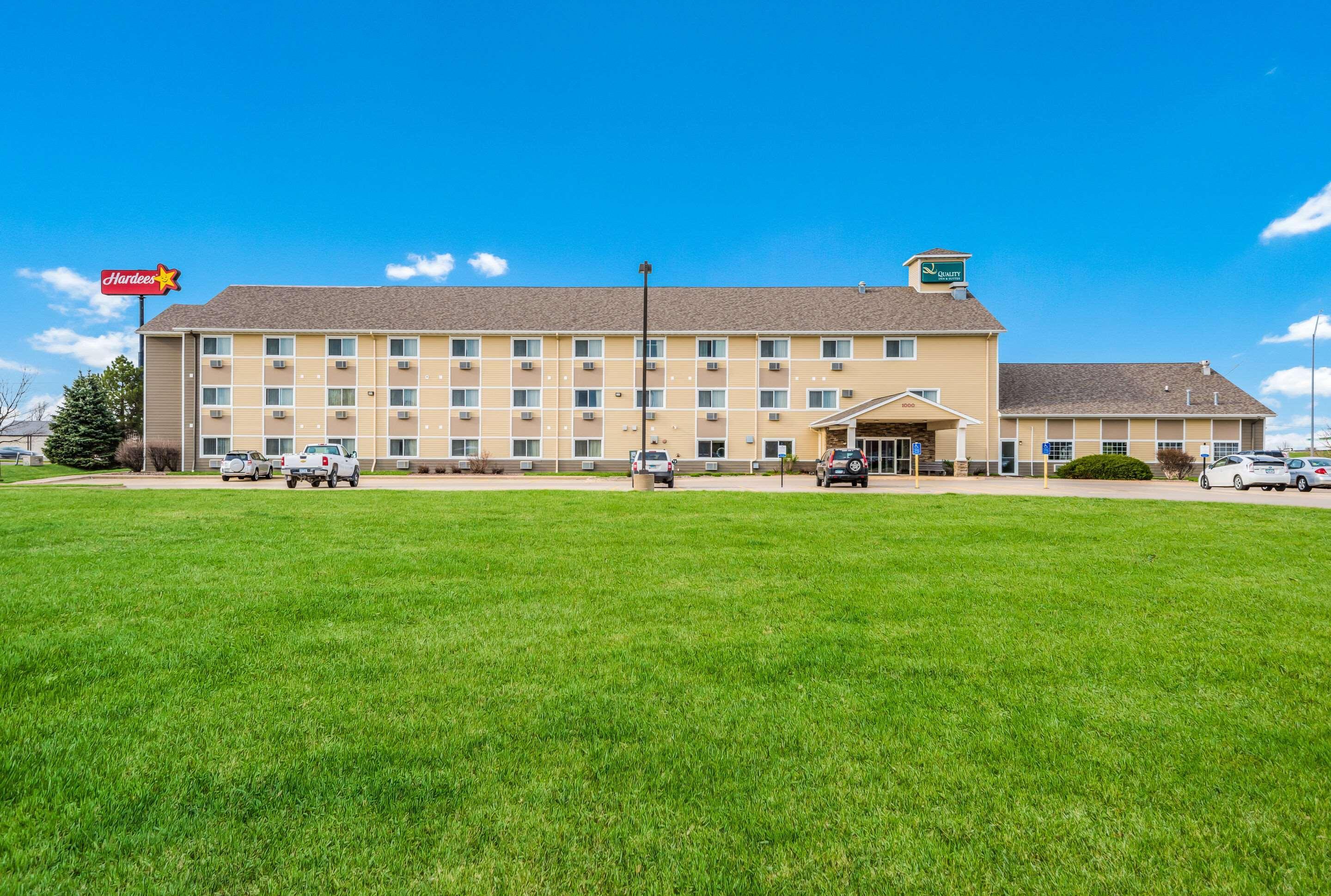 Quality Inn & Suites Eldridge Davenport North מראה חיצוני תמונה