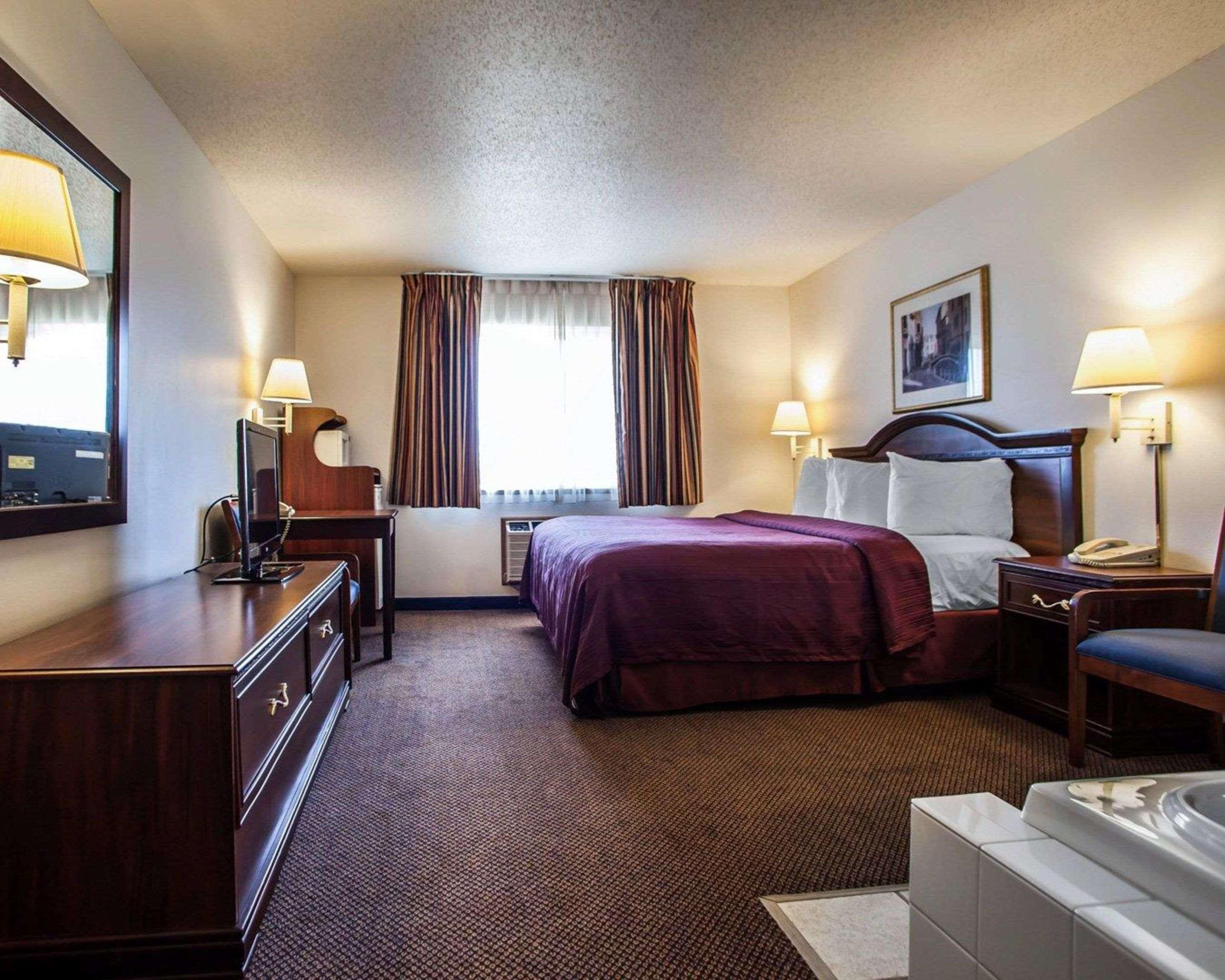 Quality Inn & Suites Eldridge Davenport North מראה חיצוני תמונה