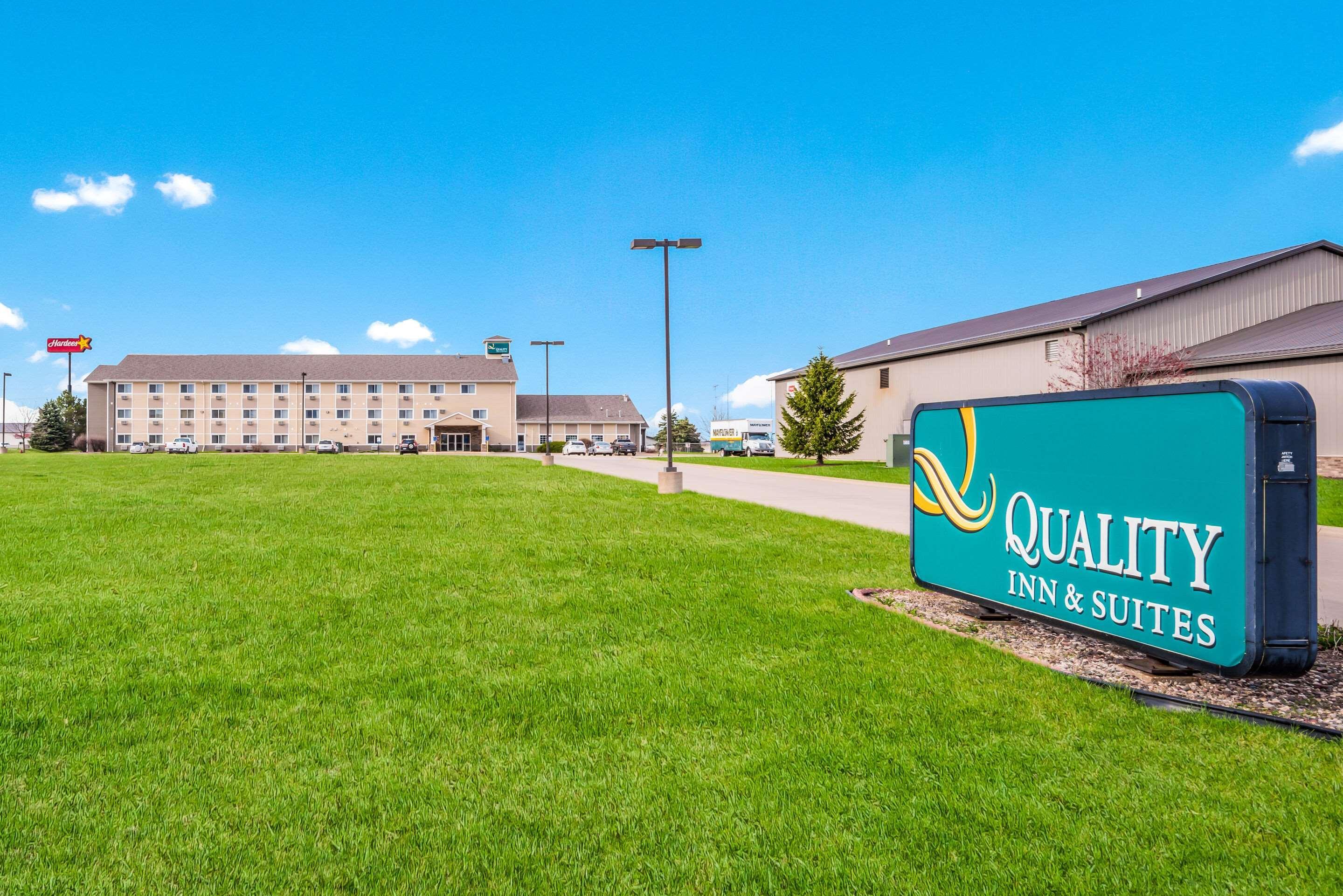 Quality Inn & Suites Eldridge Davenport North מראה חיצוני תמונה