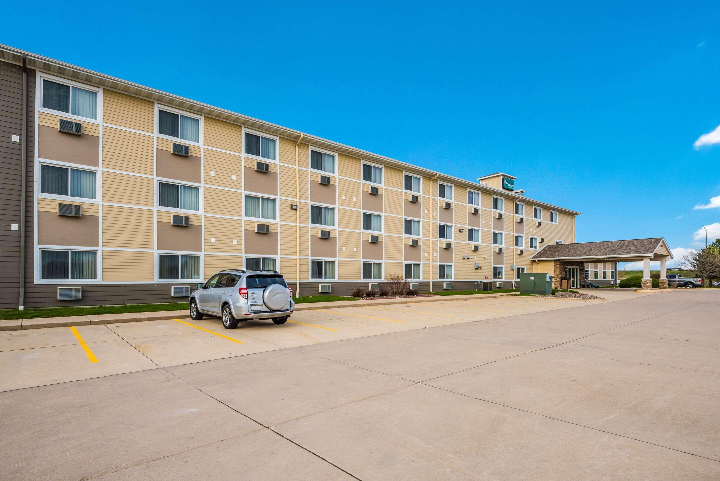 Quality Inn & Suites Eldridge Davenport North מראה חיצוני תמונה