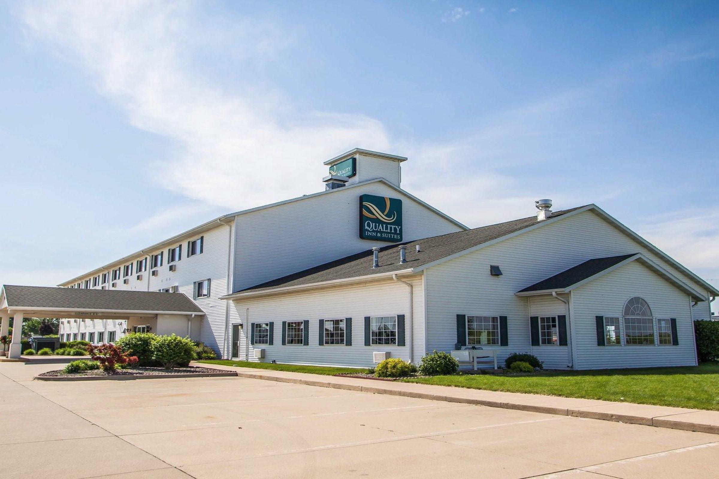 Quality Inn & Suites Eldridge Davenport North מראה חיצוני תמונה