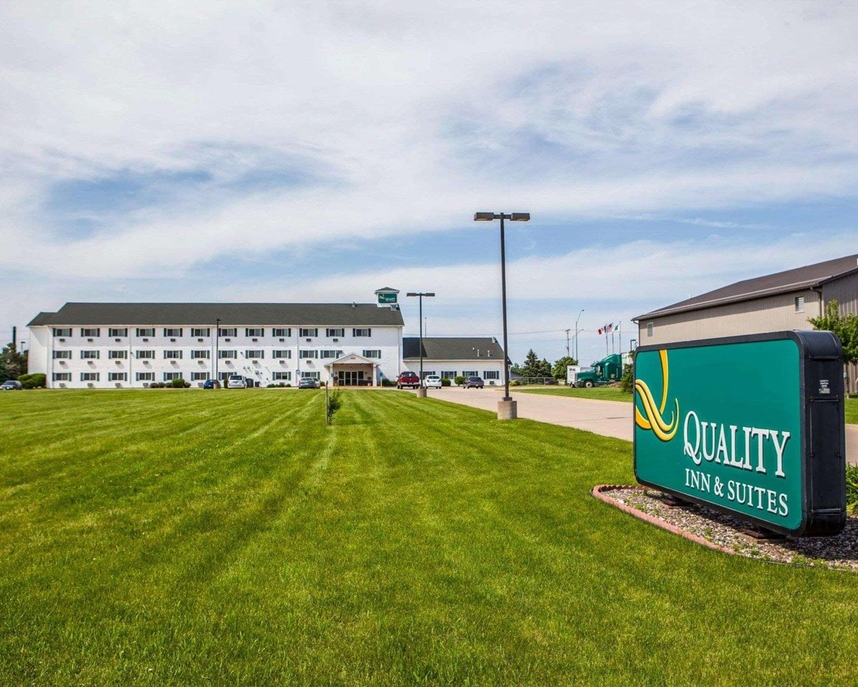 Quality Inn & Suites Eldridge Davenport North מראה חיצוני תמונה