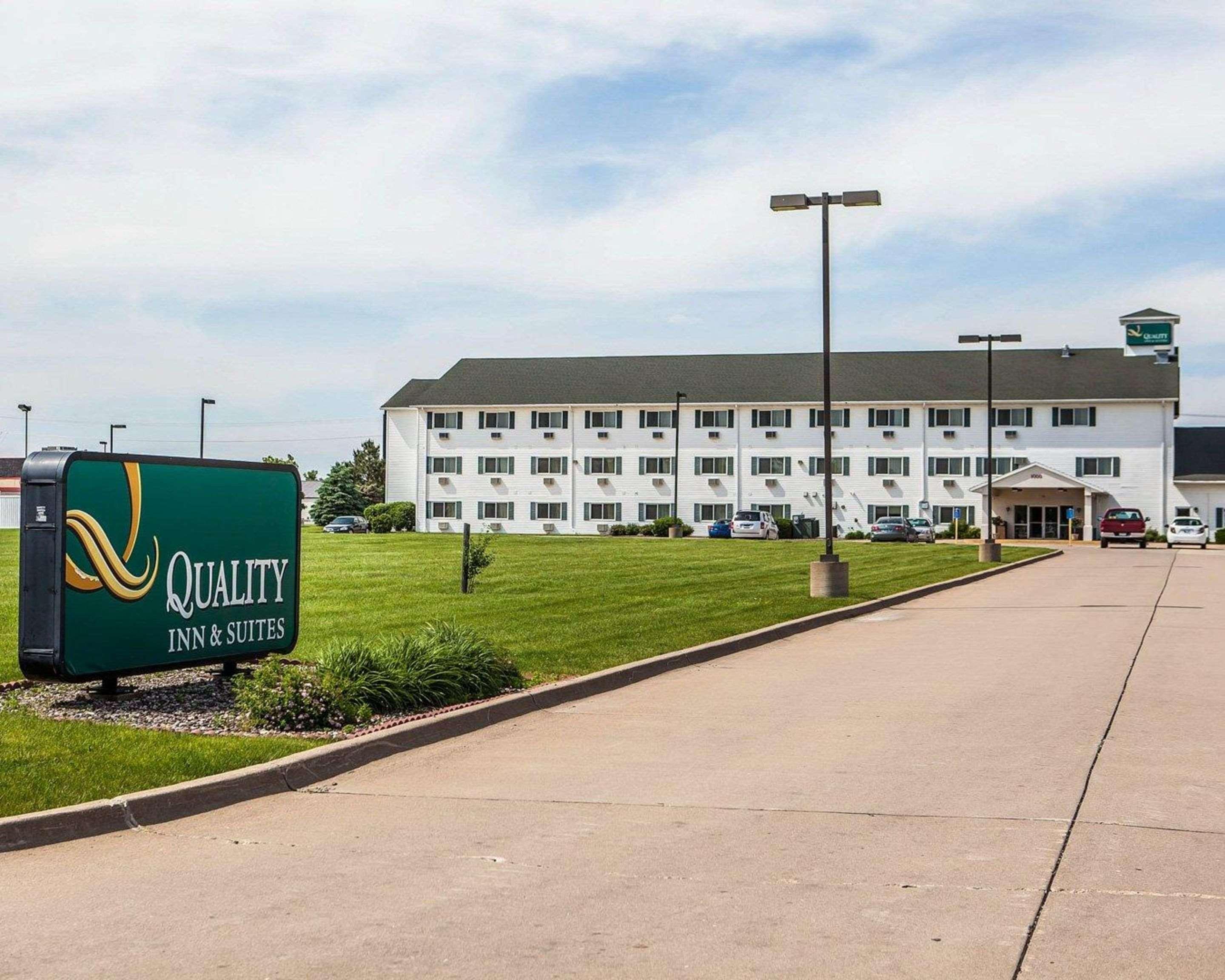 Quality Inn & Suites Eldridge Davenport North מראה חיצוני תמונה