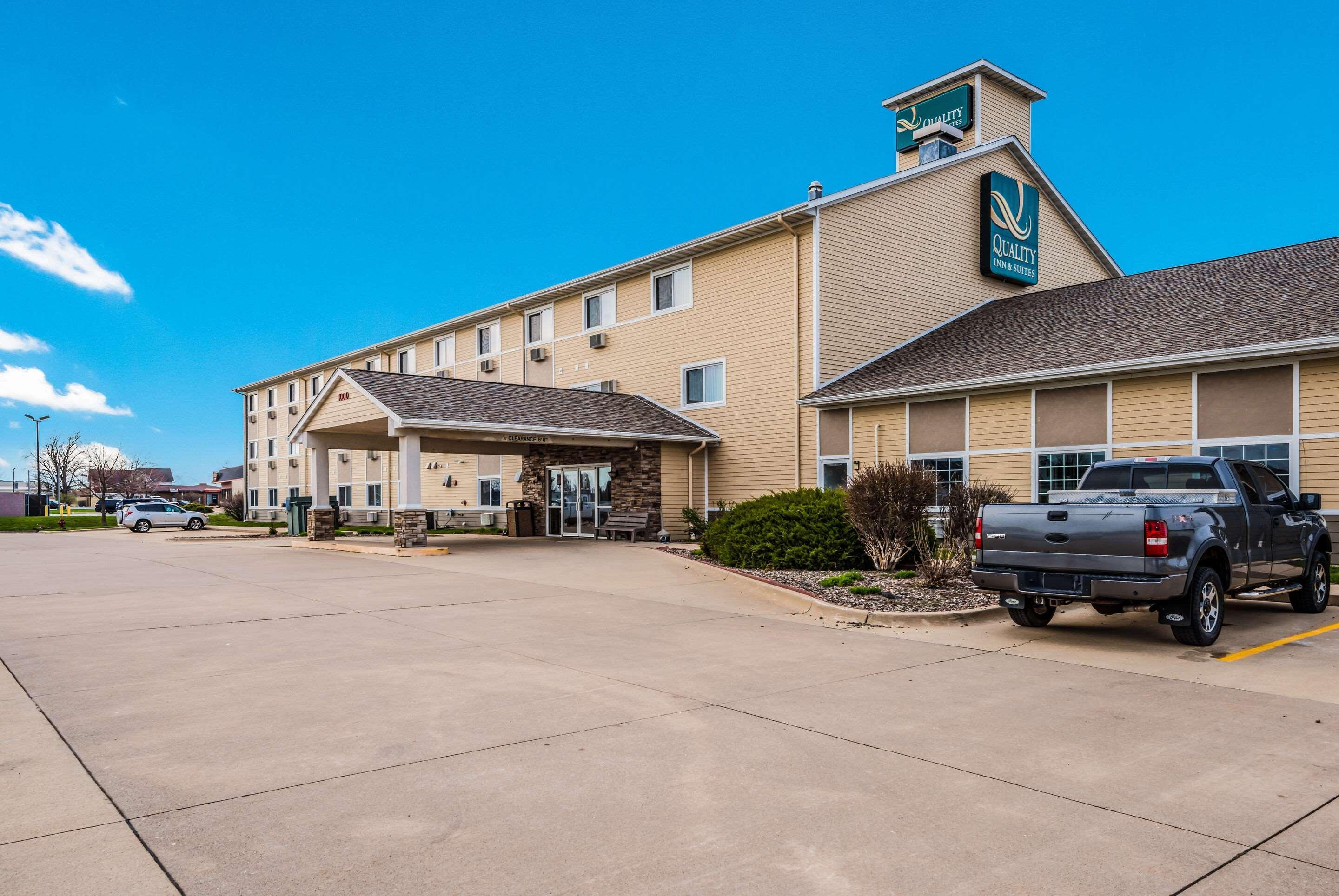 Quality Inn & Suites Eldridge Davenport North מראה חיצוני תמונה
