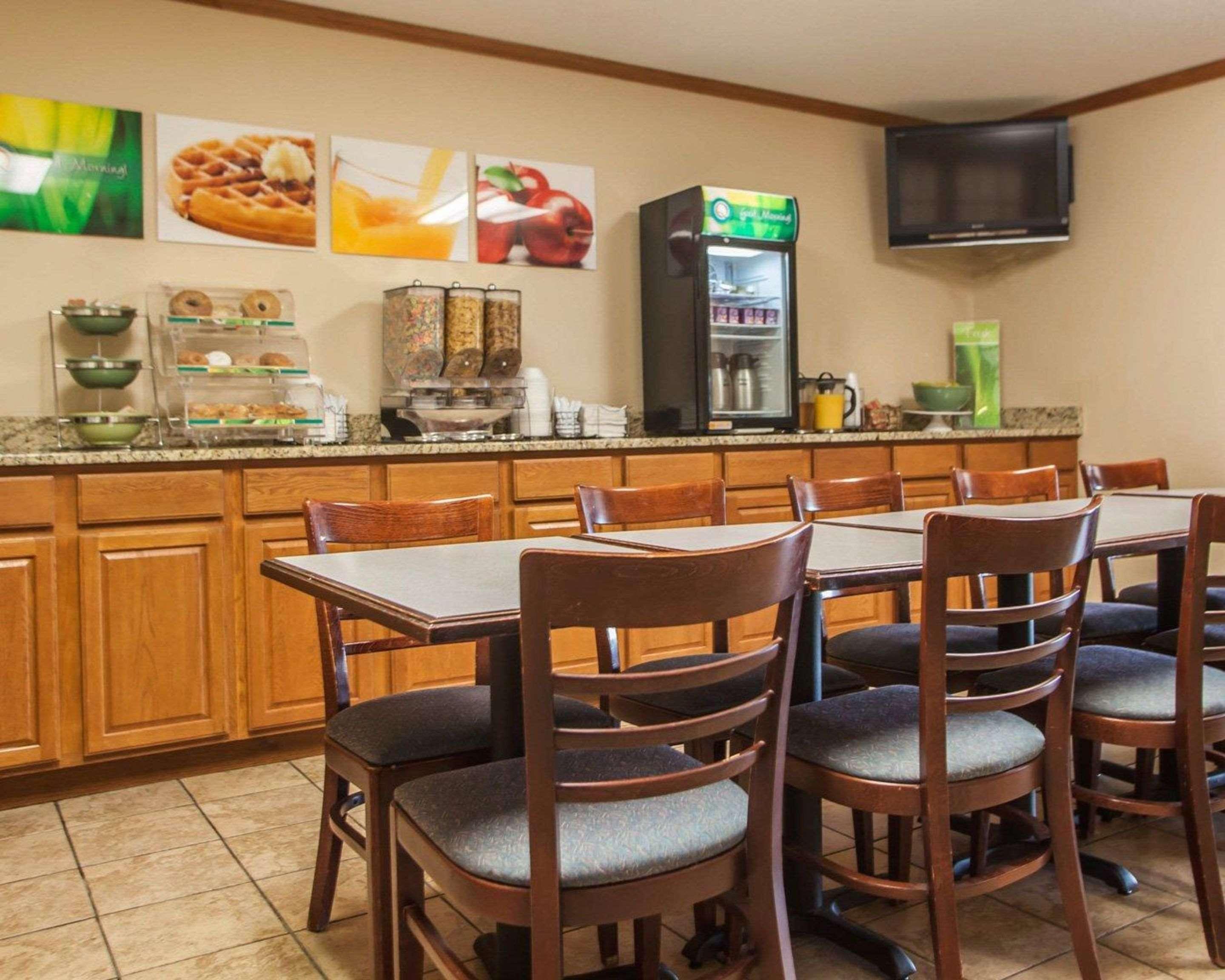 Quality Inn & Suites Eldridge Davenport North מראה חיצוני תמונה