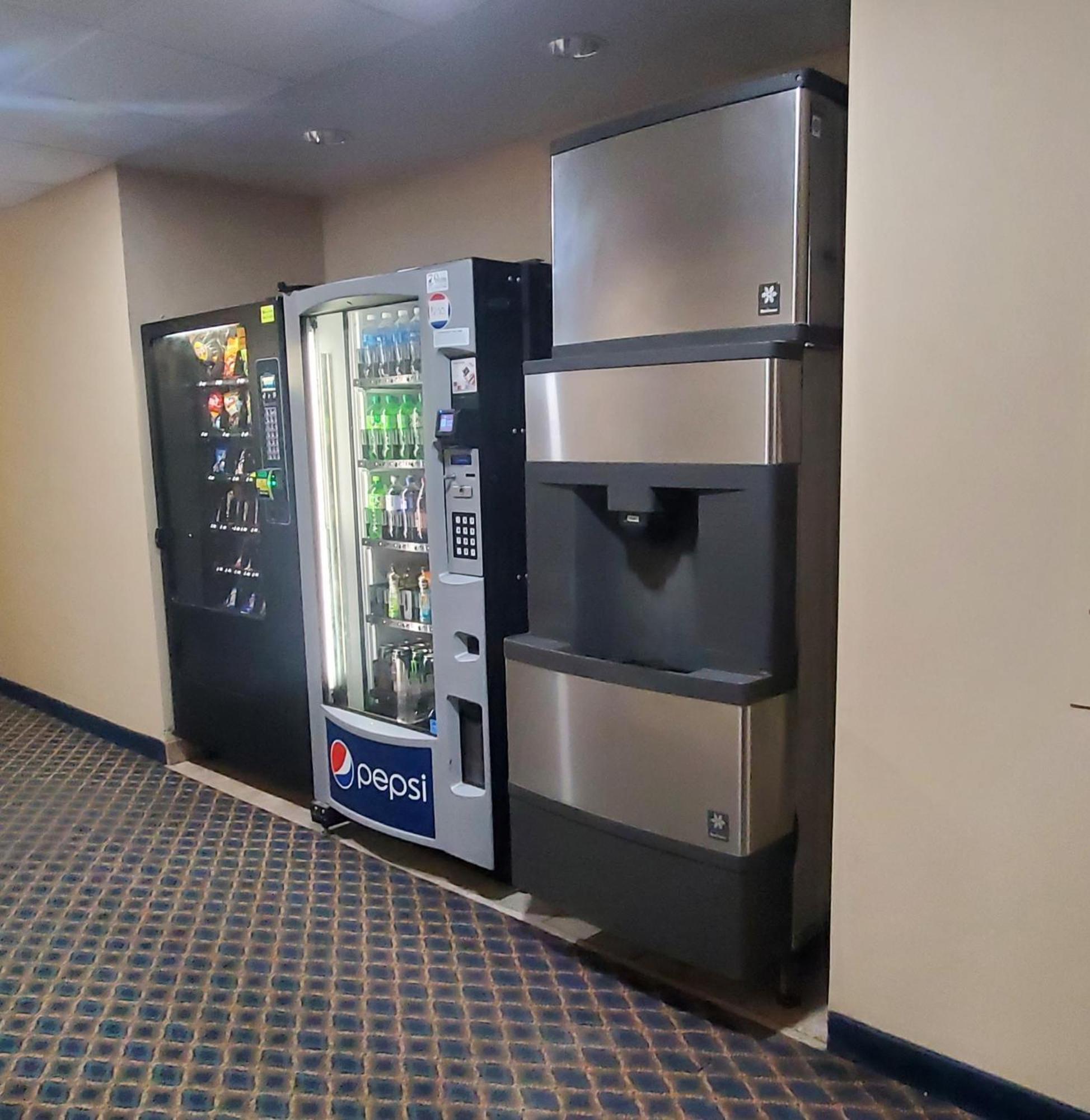 Quality Inn & Suites Eldridge Davenport North מראה חיצוני תמונה